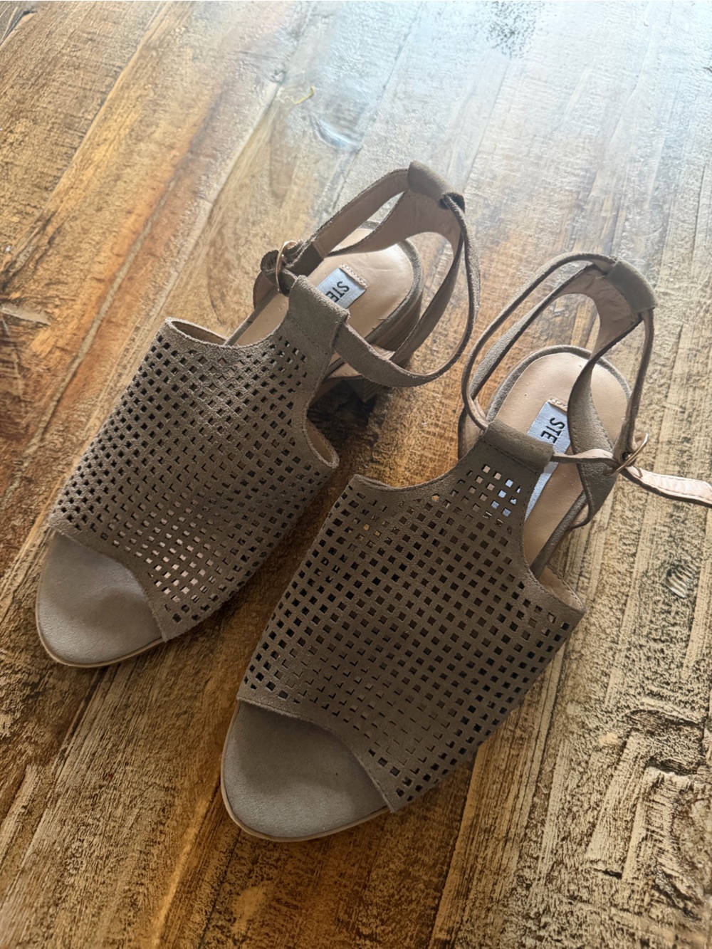 Steve Madden “Barlow” perforated block heel slip on shoes with straps 6.5